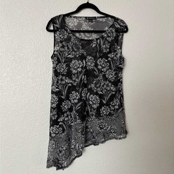 INC International Concepts Black and White Floral Top - Picture 2 of 7